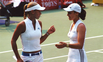 Federer, Kournikova och Platon trängs i fullmatad volym om tennis och filosofi