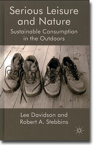 Lee Davidson & Robert A. Stebbins Serious Leisure and Nature: Sustainable Consumption in the Outdoors 225 sidor, inb. Basingstoke, Hamps.: Palgrave Macmillan 2011 ISBN 978-0-230-25201-1