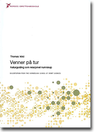 Thomas Vold Venner på tur: Naturguiding som relasjonell kunnskap 334 sidor, paperback. Oslo: Norges idrettshøgskole 2015 ISBN 978-82-502-0511-6