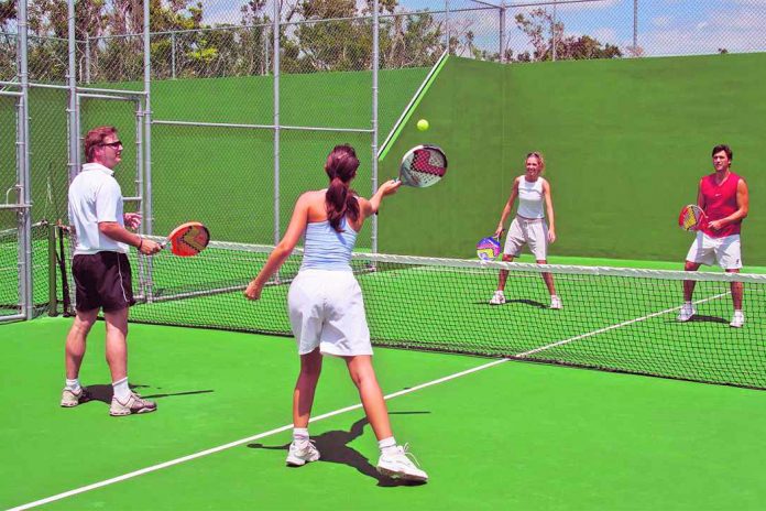 Padeltennis – ny stor tävlingsidrott i RF-familjen eller en umgängesfluga för unga vuxna i medelklassen? På spaning efter ett idrottsgenombrott i tiden