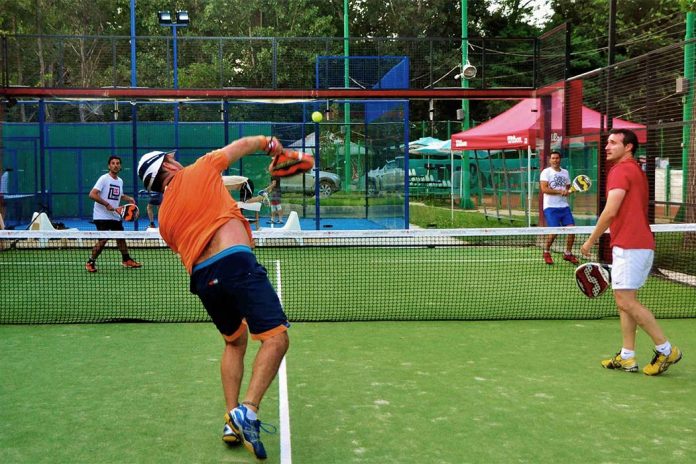 Sverige – padelns andra hem: Essä söker nya perspektiv om idrottspandemin som tagit Europa med storm – men hur länge varar den?