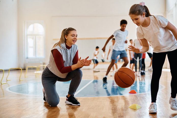 Gympalärare, idrottslärare eller lärare i Idrott och hälsa: Benämningen av ämnet och det förväntade innehållet