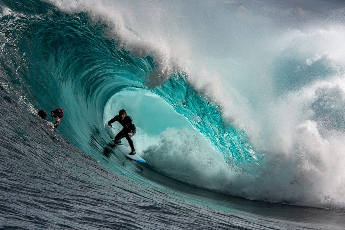 Big waves, big questions: Philosophical implications in the surfing experience