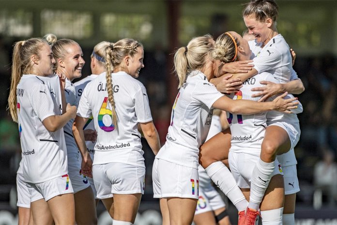 Family? Yes, a big one! About lesbian football stars and a culture of silence